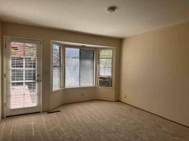 Building Photo - Lovely 3 Bedroom 2 Bath Home in Willow glen