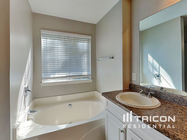 Building Photo - 737 Baskins Cir
