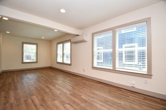 Building Photo - 1011 Enid St