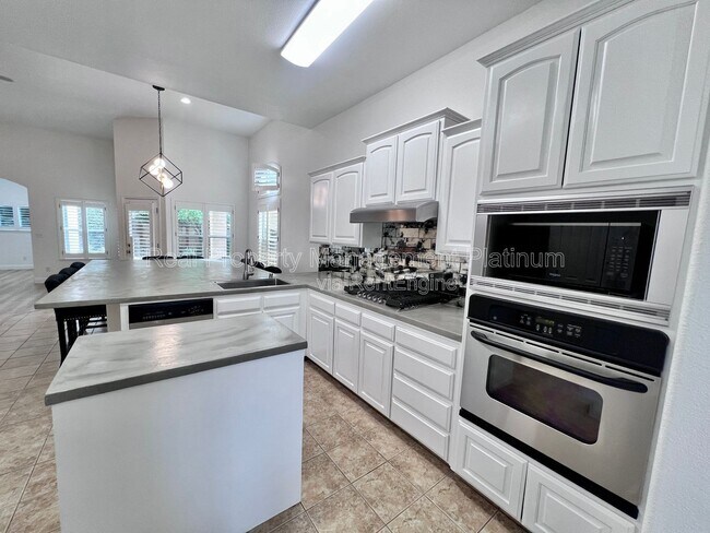 Building Photo - 1030 E Royal Dornoch Ave