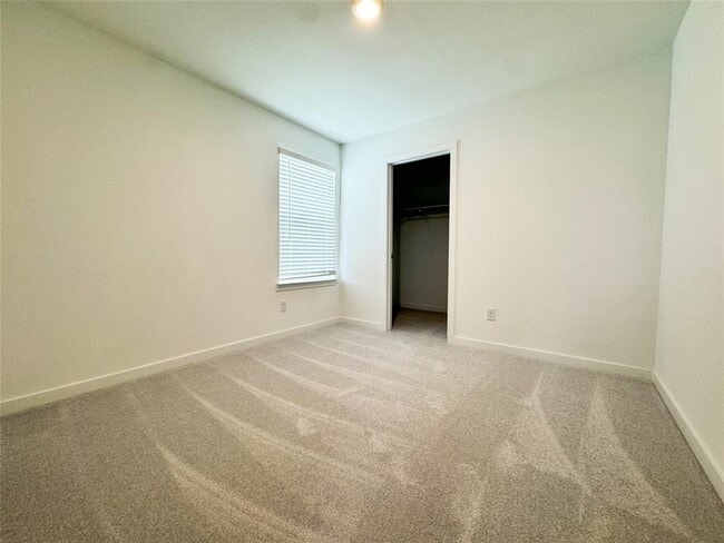 Building Photo - 130 Golden Bell Wy