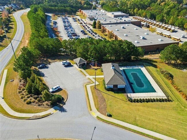 Building Photo - 196 Summit Pointe Dr