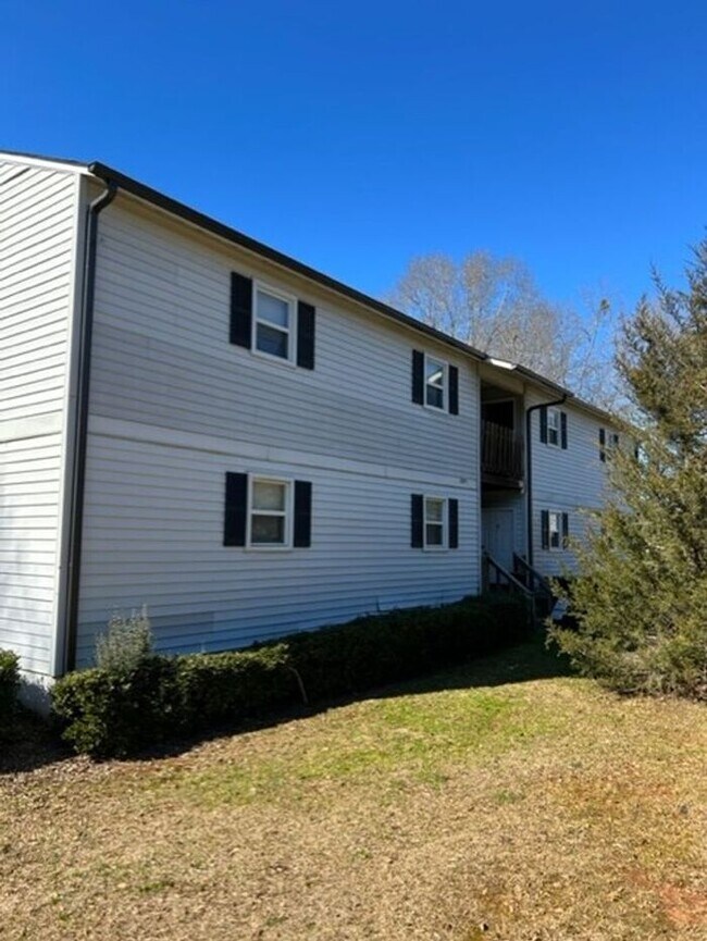 ***FIRST MONTH FREE*** Newly remodeled 2 b... 103 Wylie Ct Easley SC