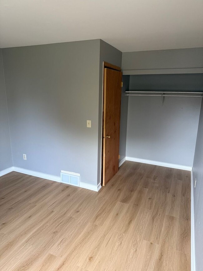 Building Photo - 3 Bed/1.5 Bath Condo for Rent!!