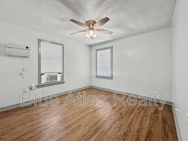 Building Photo - 1714 NW Dallas St