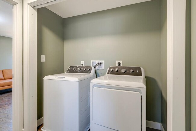 Building Photo - 500 Shelfar Pl