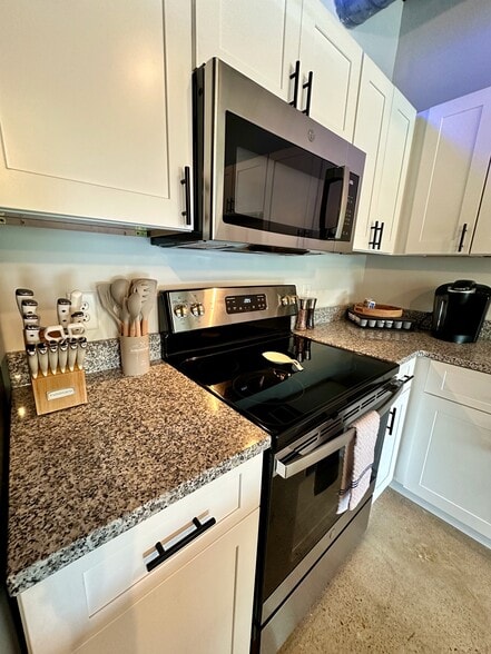 Building Photo - 293 Plus Park Blvd