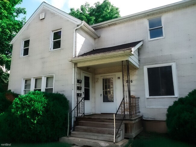Primary Photo - 2 br, 1 bath Triplex - 216 N Saginaw St Un...