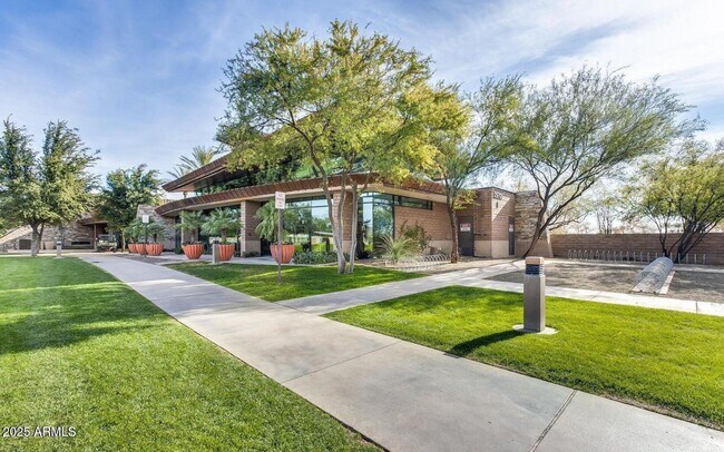 Building Photo - 11554 W Lone Tree Trail