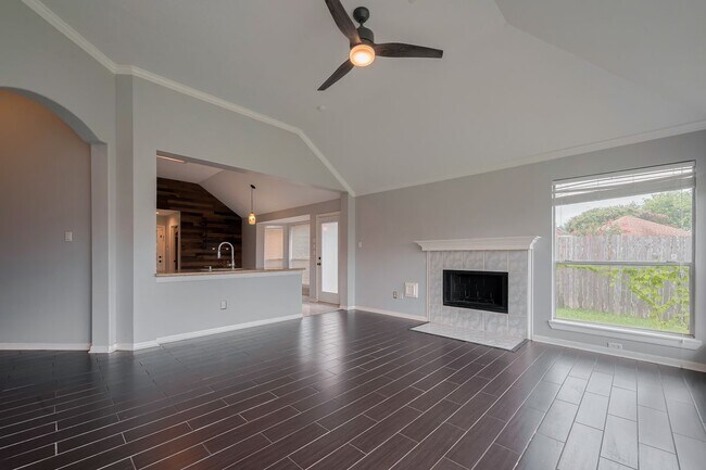 Building Photo - 311 N Esplanade Ln