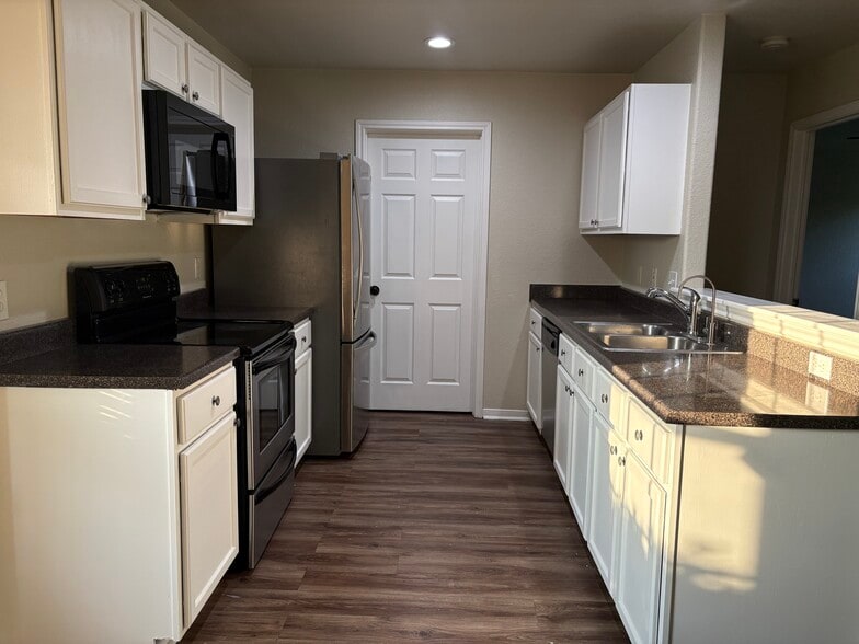 Building Photo - 711 Jorgette Dr