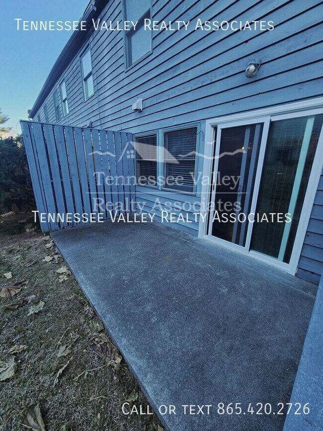 Building Photo - 433 Bramblewood Ln