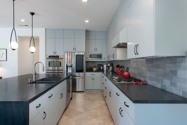 Building Photo - 1615 Savvy Ct