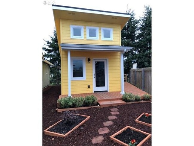 Building Photo - Newer tiny home in Harrisburg, OR!