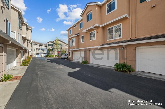 Building Photo - 2018 Swan St