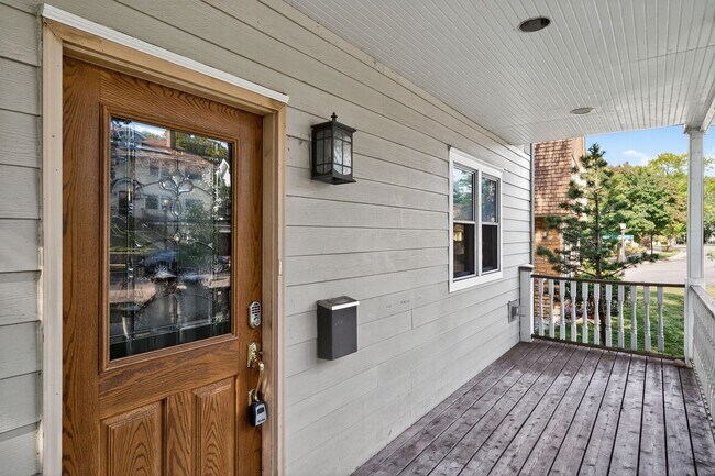 Building Photo - 6 month lease Spacious, 5bd, 2.5 renovated home in Midway!! AVAILABLE NOW