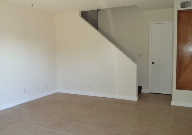 Building Photo - "Charming 2-Bedroom Retreat with Spacious ...
