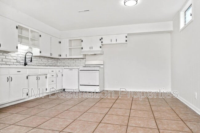 Building Photo - 3542 N 60 St