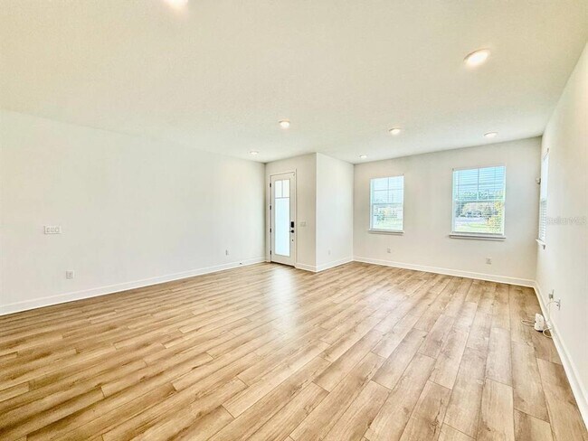 Building Photo - 2031 Wild Heron Ct