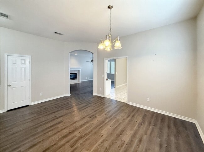 Building Photo - 3104 Hoffman Dr