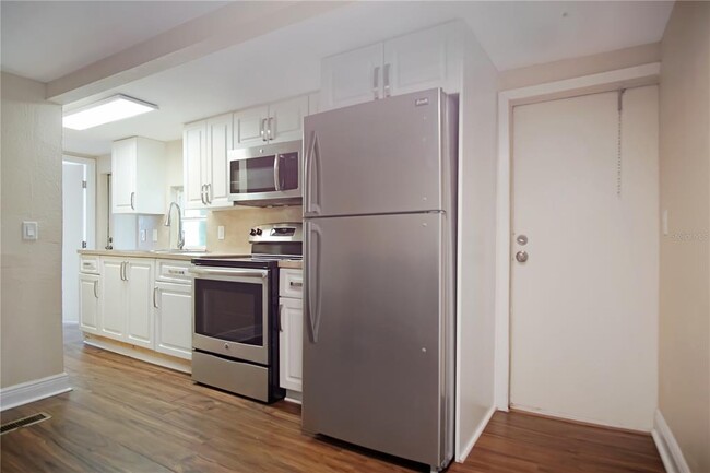 Building Photo - 26 Forest Dr