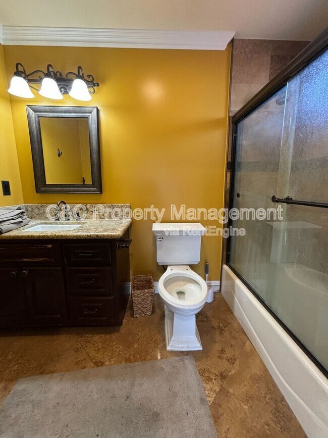 Building Photo - 1445 S Sunol Dr