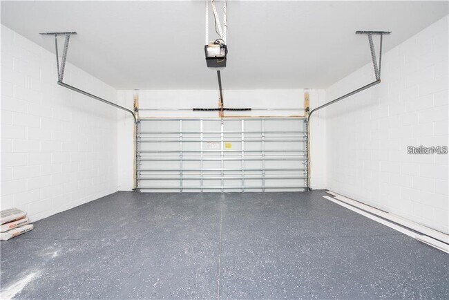 Building Photo - 574 Geraldine Dr