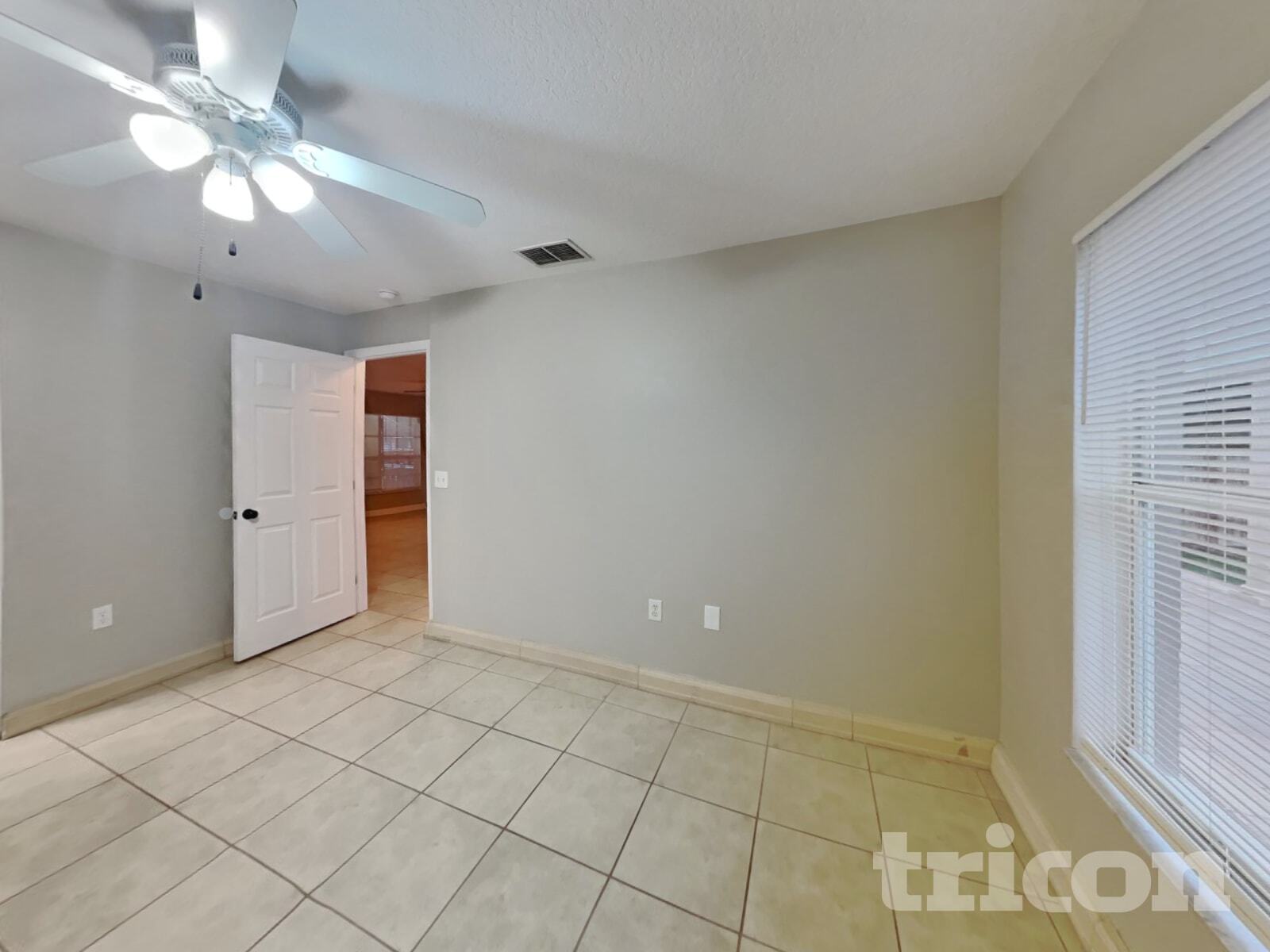 Building Photo - 10221 Summerview Cir