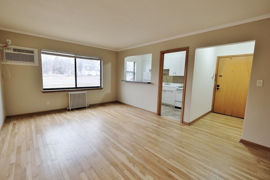 Building Photo - Carousel Flats