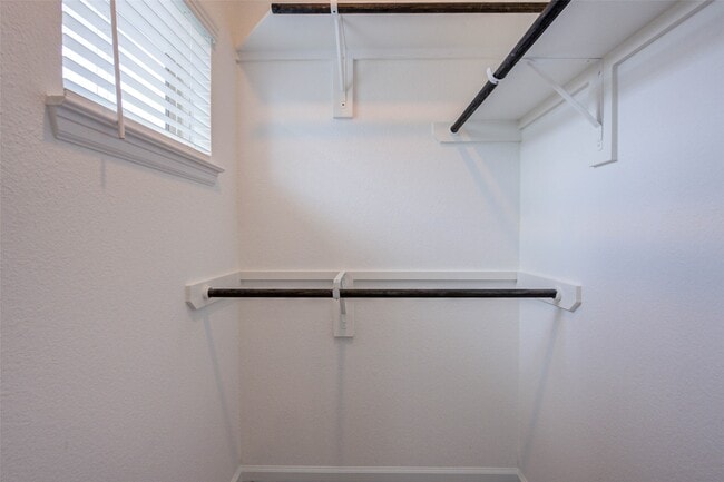 Building Photo - 609 Royal Arch Dr
