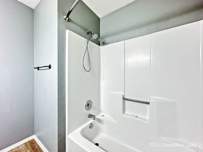 Building Photo - 4br 2ba 2cg ~ Security Deposit Free Altern...