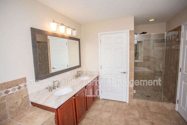 Building Photo - 7 Amaryllis Ln