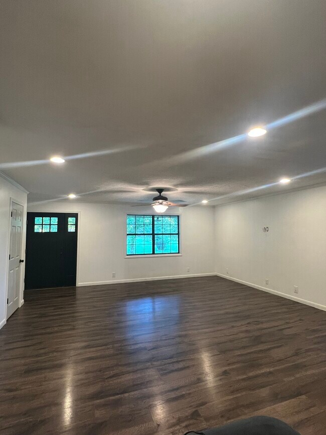 Building Photo - 137 Ben Birdwell Ln