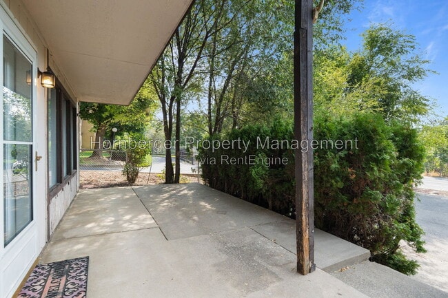 Building Photo - 2605 E Upriver Dr