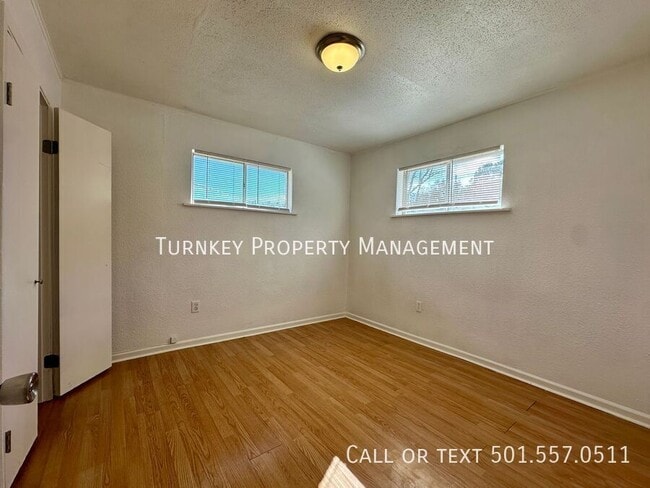 Building Photo - 204 Smart St