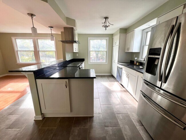 Building Photo - Pittsburgh - 2 Bedroom 1.5 Bathroom - Home...