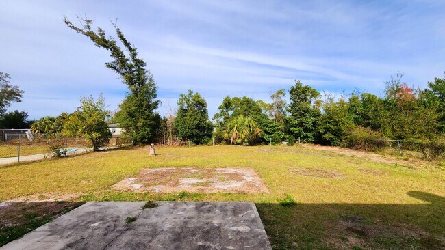Building Photo - $500 bonus & Cozy 3 bed/1 bath home with s...