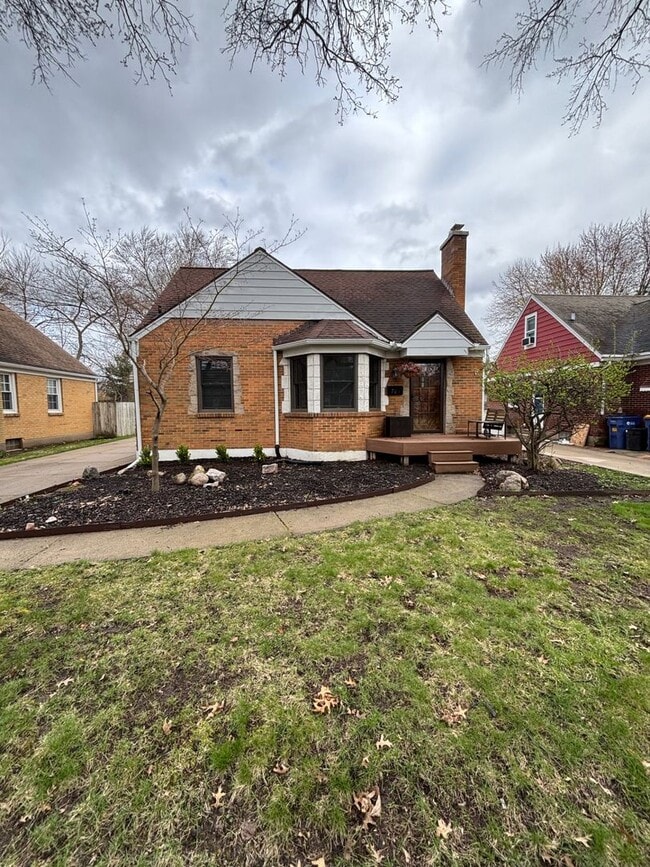 Building Photo - 709 Mulford Dr SE