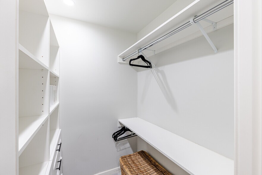 Building Photo - 8141 Hinds Ave