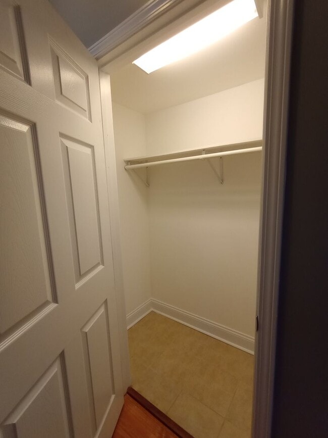 Building Photo - Single Family Home- 2 BR/2BA in Upper Mid-...