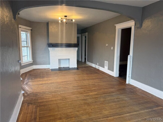 Building Photo - 1927 Seneca St