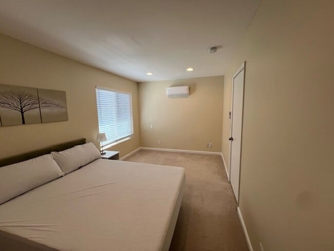 Building Photo - Partially furnished 1+1 w/all appliances +...