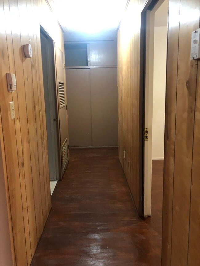 Building Photo - 3 Bedrooms, 1 Bath, 1 Car Garage Near Caprock High School!