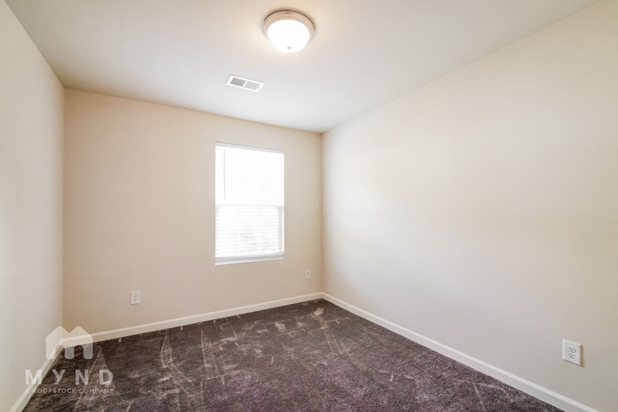Building Photo - 121 Alton Cir