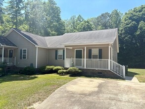 Building Photo - Charming Renovated Home in a Peaceful Setting