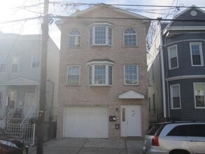 Building Photo - 99 Bidwell Ave