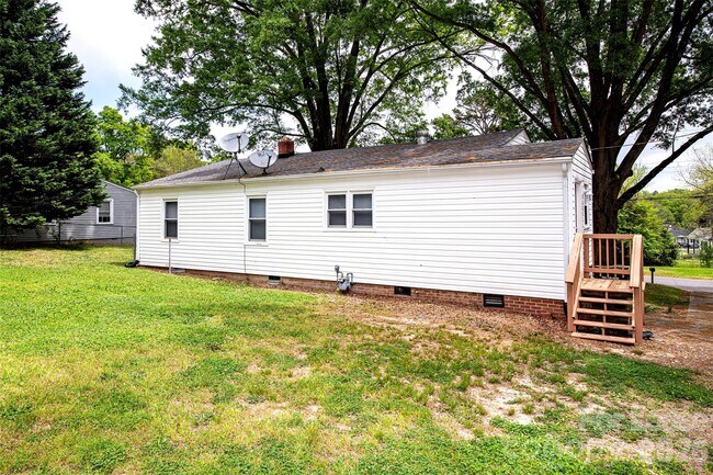 Building Photo - 2711 Springbrook Cir
