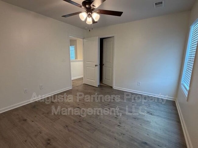 Building Photo - 1097 Sapphire Dr