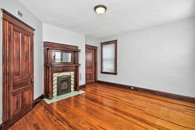 Building Photo - 2343 Rohs St