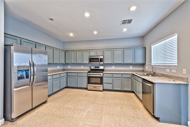 Building Photo - 5555 W Sun Temple Ave